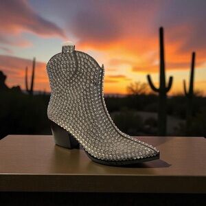 New Betsey Johnson Glittering Silver CowGirl Booties